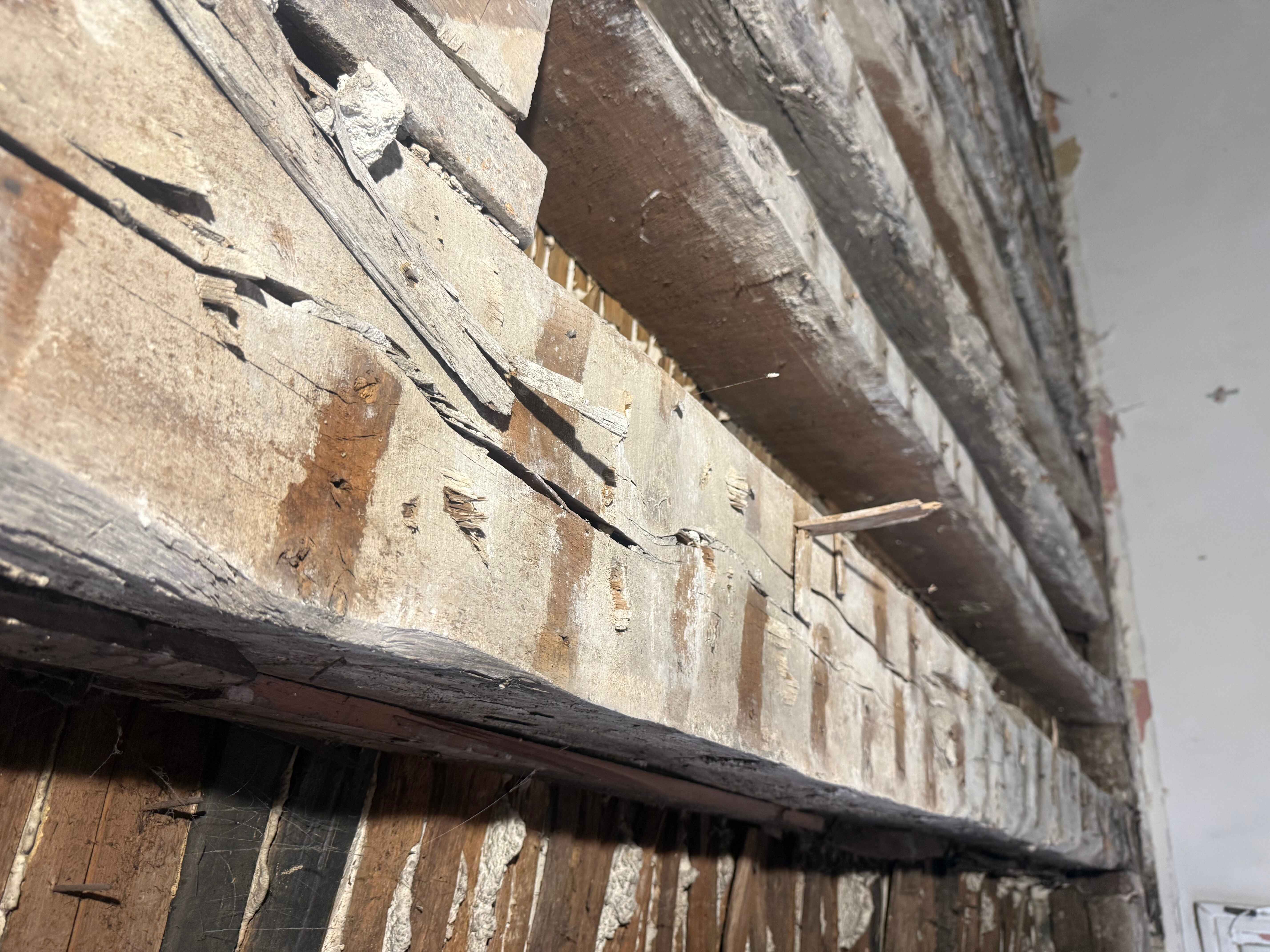 Poutres bois anciennes avant renforcement