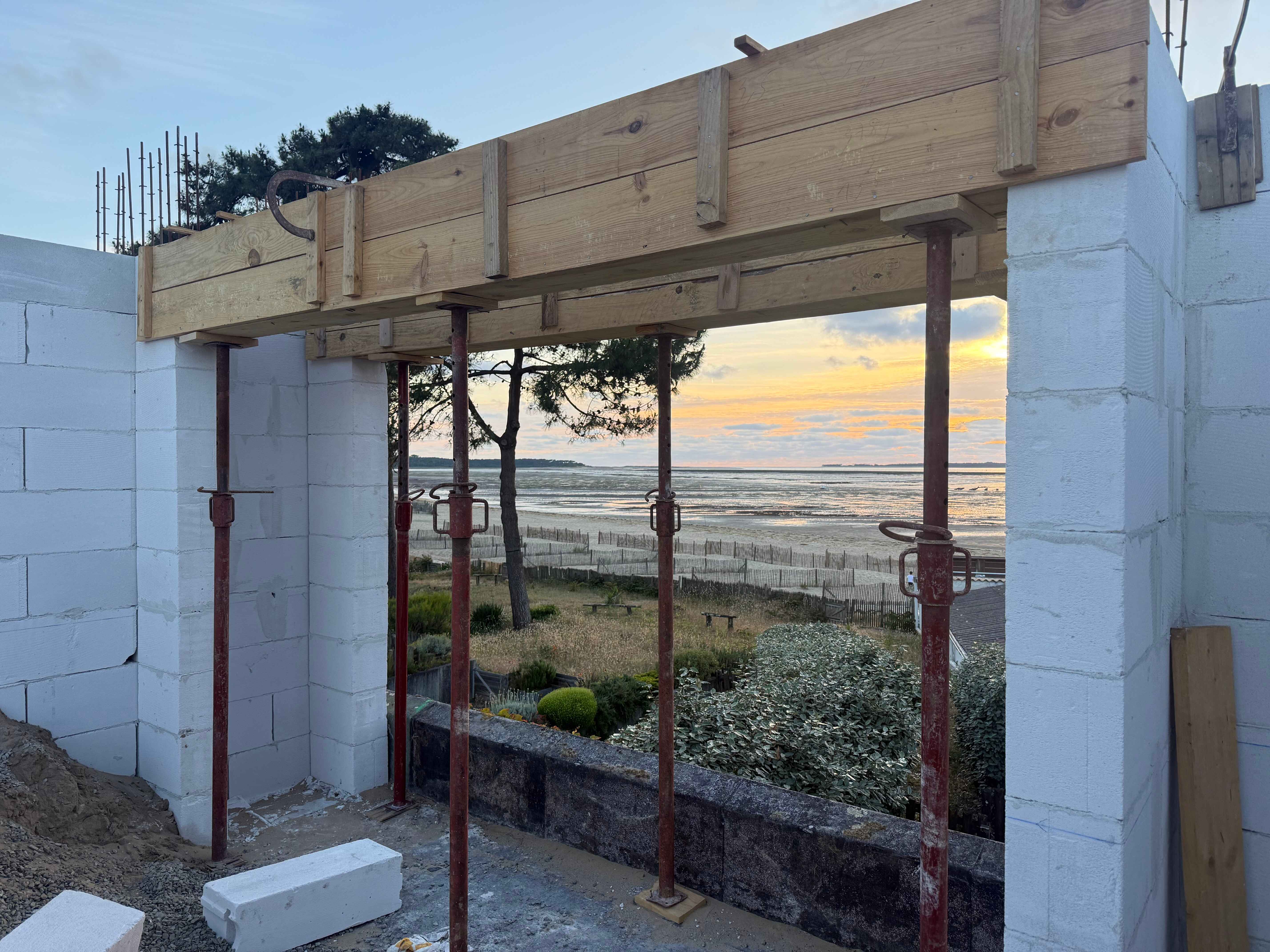 Surélévation de trois maisons en bord de mer